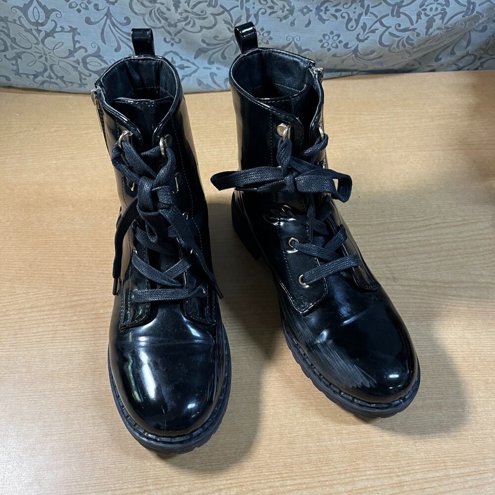 ShoeDazzle Don’t Let Me Go Combat Booties Boots Size 8.5